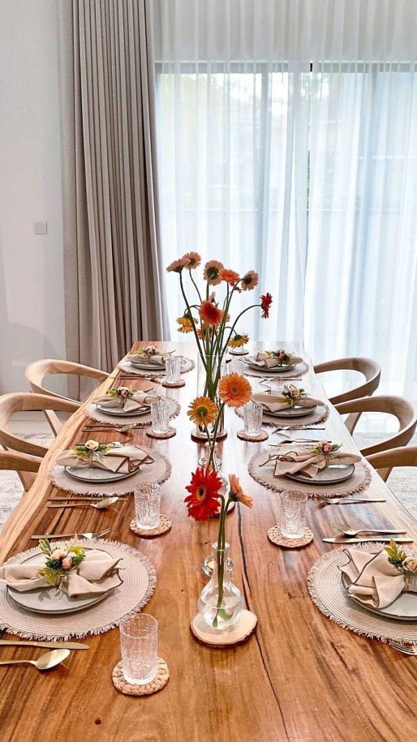 Amy’s tablescape was selected by @ighometourmalaysia, a local home tour group on Instagram, under the theme #ightmflowerdecor for its appealing setup.