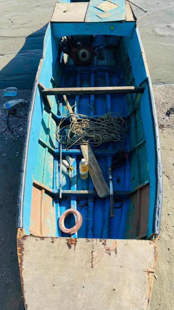 The boat and fishbombing paraphernalia, seized by the MMEA.