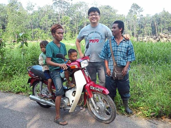 Social worker Wong (second from right) says unless humanitarian services like social work are a priority, people at the grassroots – namely, the poor and needy – will continue to be negatively impacted. Photo: HISTeam