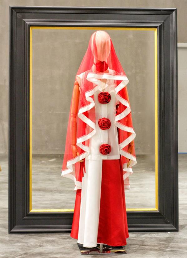 'A Rosier Picture', a wearable art-piece by House of Antara was auctio<em></em>ned off in co<em></em>njunction with Internatio<em></em>nal Day for Elimination of Violence Against Women and first day of 16 Days of Activism Against Gender ba<em></em>sed Violence to raise funds for WAO's work with survivors of domestic violence. Photo: The Star/Muhamad Shahril Rosli
