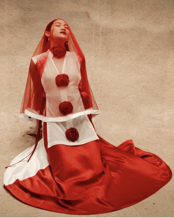The wearable art-piece is a red-cum-white wedding Qipao made of chiffon, tulle, and bridal satin. Photo: House of Antara
