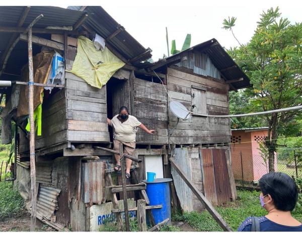 当非政府组织为垃圾收集者的家人建造新房子时，他们兴奋不已