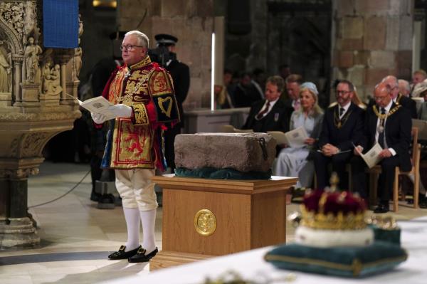 Lord Lyon King of Arms Joseph Morrow and the Stone of Destiny, also known as the Stone of Scone, during an event at St Giles' Cathedral, July 5, 2023, in Edinburgh. — Photo: AP