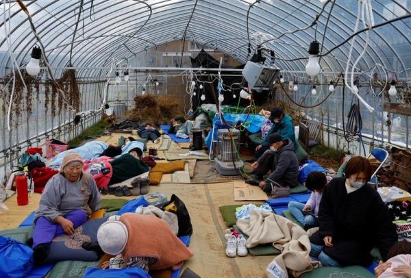 日本地震：幸存者面临冻雨和山体滑坡的威胁