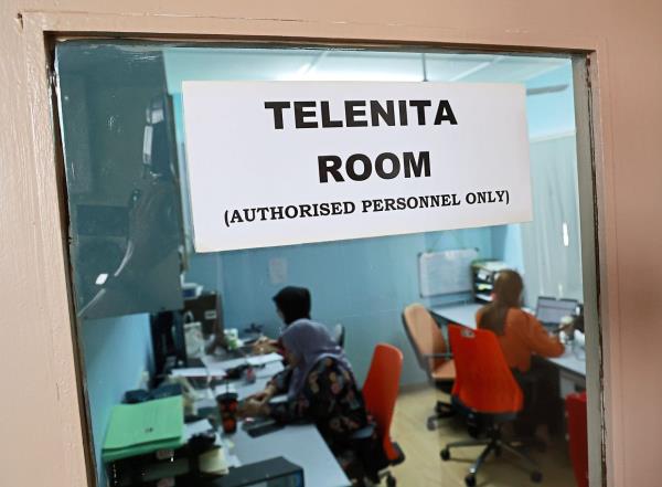 AWAM runs the Telenita Helpline.