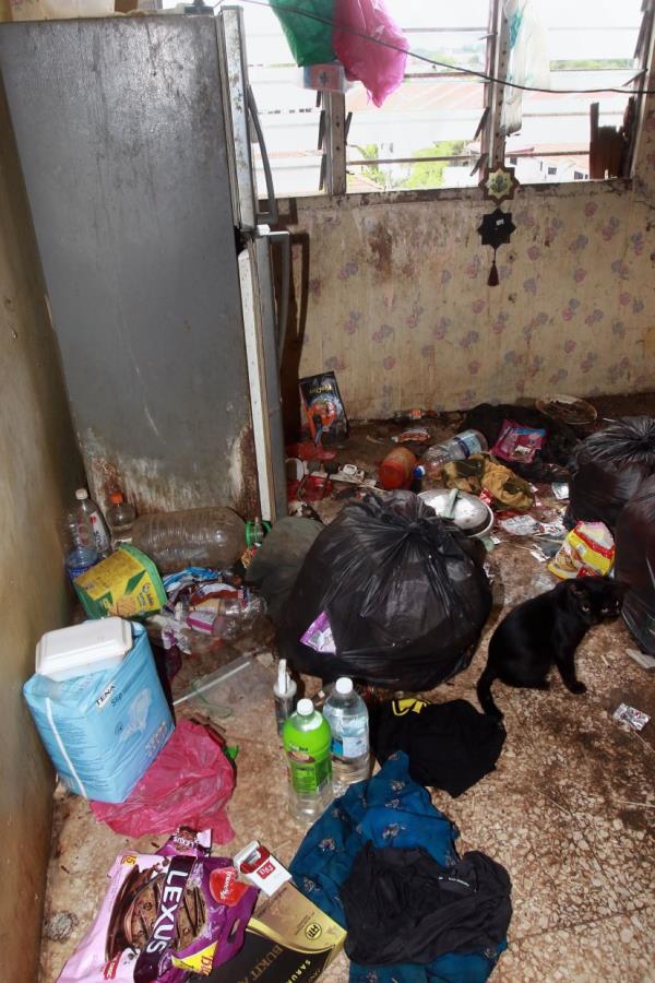 The deplorable state of Erwan Dahari's home at Silibin flats.