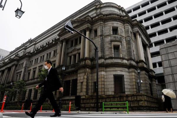 日本央行暗示对达到通胀目标有信心，维持低利率