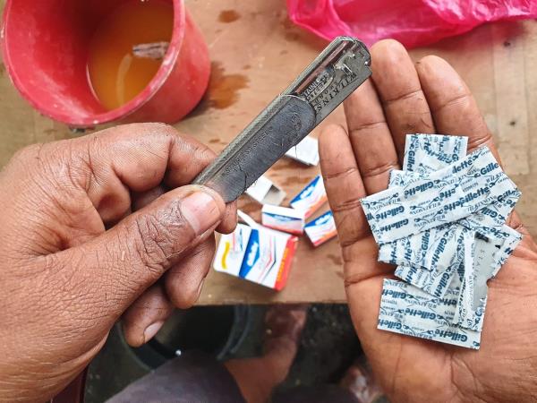 For hygiene purposes, barbers dispose of used blades after shavin<em></em>g each head. 