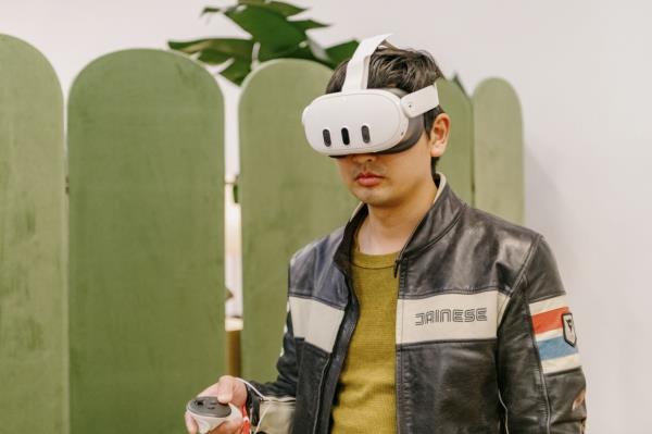 In an undated photo via me<em></em>ta, Brian X. Chen wears the Quest 3, which me<em></em>ta is marketing as the first mainstream mixed-reality headset. — Via me<em></em>ta via The New York Times