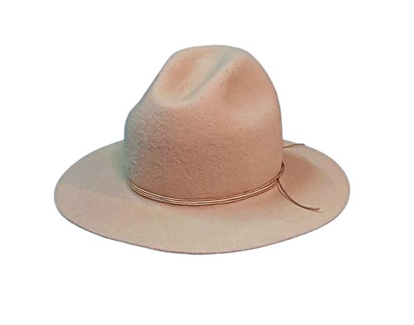 The Gus hat comes with a high crown that slopes towards the front with three deep dimples.