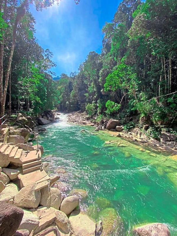 The deeper the stretch along Sungai Air Hangat in Terengganu, the more beautiful the emerald green tinge of the river during the dry season.
