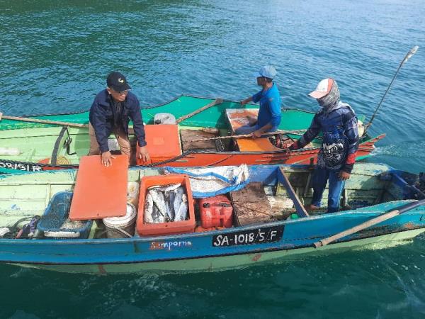 在沙巴打击鱼类炸弹行动中，查获130公斤海产品