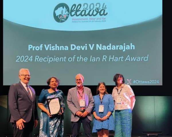 NUMed provost and chief executive officer Prof Dr Vishna Devi Nadarajah (second from left) receiving her Ian Hart Ottawa Award for Innovation in Medical Education at the Ottawa 2024 Co<em></em>nference in Melbourne, Australia on Feb 27, in the presence of (first from left) Prof Ian Baumer, Prof Dave Prideaux, Clare McNally and ?Brook Fle.