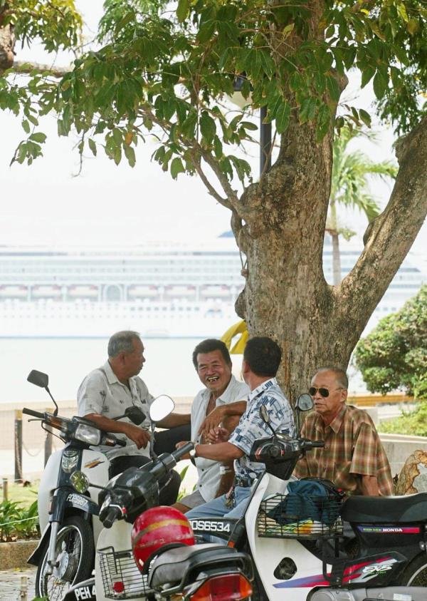 If you start to feel too hot, move under some shade to get some relief from the sun and help lower your body temperature. — Filepic