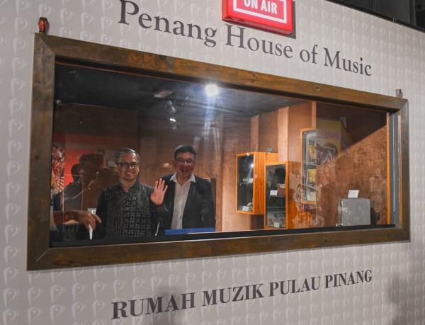 Minister of Communications Fahmi Fadzil (left) is seen taking a brief tour to the Penang House of Music in George Town on March 7. The music museum and research centre, which focused on Penang's music history and beyond ceased operations today. Photo: Bernama