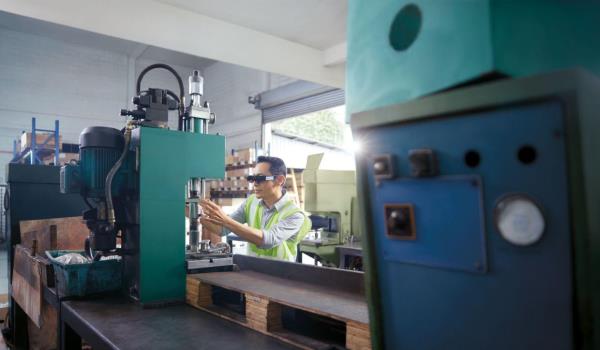 Champio<em></em>ning progress, Maxis Business recognises there is demand for specific solutions inherent to each industry.