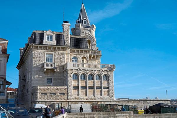 The marina at Cascais may be mistaken for a duke’s summer playground.