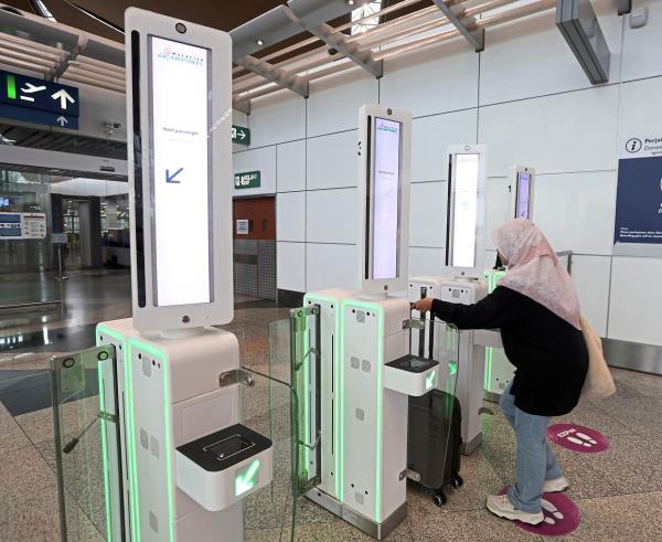 Biometric facial recognition is already in use in both KLIA terminals in Malaysia, and it is also co<em></em>nstantly being upgraded. — Filepic