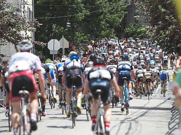The men climb The Wall on their first lap during the Parx Casino Philly Cycling Classic in 2013. Photo: David Maialetti/The Philadelphia Inquirer/TNS