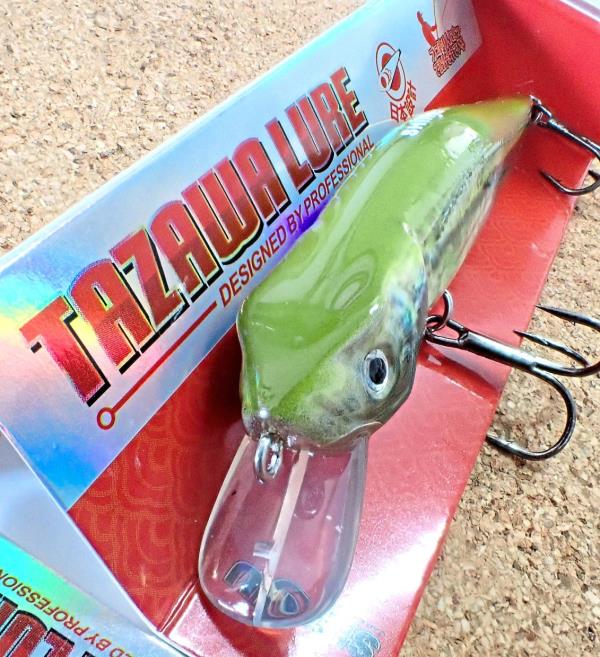 Shallow-diving crankbait with short lip.