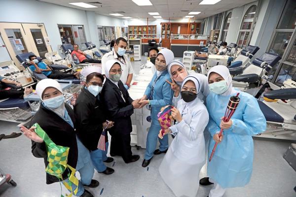 Nurses not o<em></em>nly form the largest group among the five healthcare professions (i.e. doctors, dentists, pharmacists, allied health and nurses), but are also the professio<em></em>nals who come in the regular, closest co<em></em>ntact with patients.