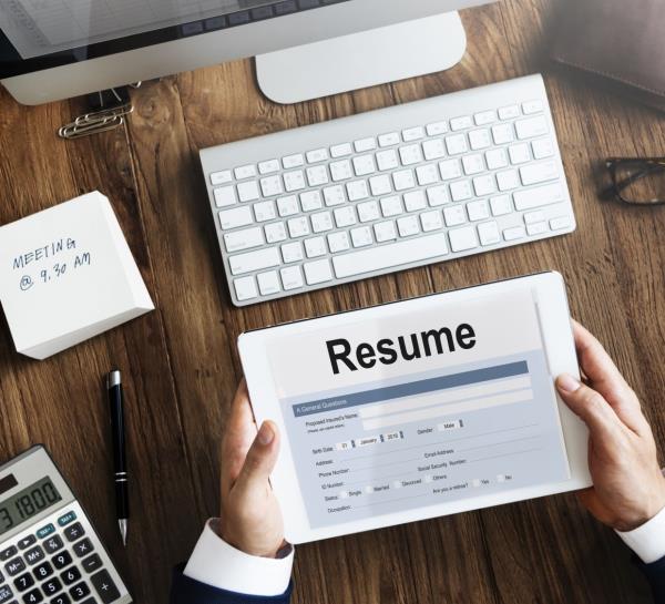 Experts advise workers to keep their resumes updated so that it's ready to go immediately. — Image by rawpixel.com on Freepik