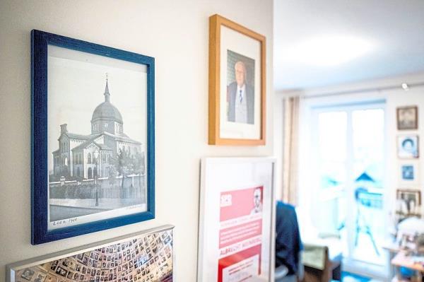 On the wall of Albrecht Weinberg’s flat in Germany hangs a f<em></em>ramed picture of the synagogue in Leer, which was destroyed in 1938.