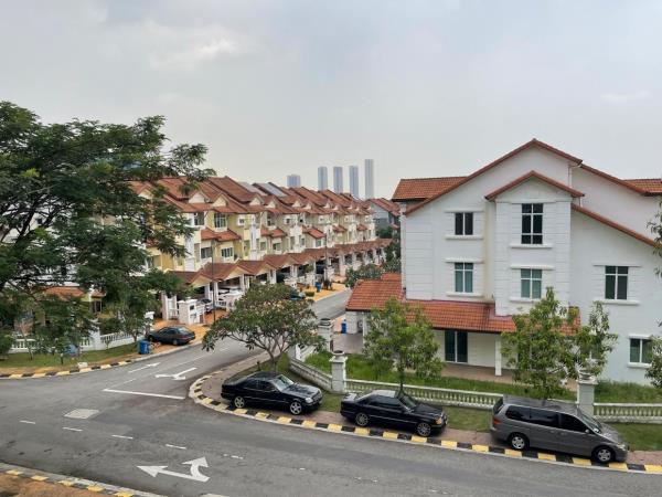 Anjung Sari, Setia Alam is under siege.
