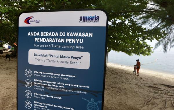 New notice board a<em></em>bout Turtle Friendly Beach installed on the beach near Angsana Hotel Teluk Bahang, Balik Pulau, Penang.(May 13,2024) —ZHAFARAN NASIB/The Star