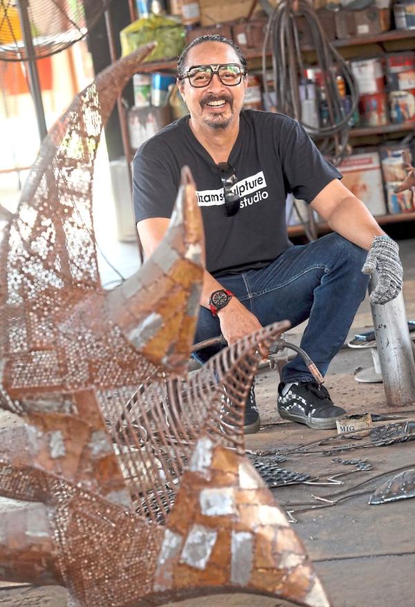 Nizam breathes life into discarded me<em></em>tal, creating captivating artworks that redefine recycling. 