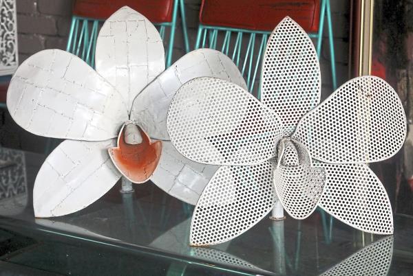 me<em></em>tal orchid structures crafted from repurposed me<em></em>tal emanate a delicate beauty.  