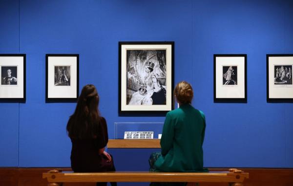 A gallery view of ‘Coro<em></em>nation Portrait Of Queen Elizabeth II’ by Cecil Beaton in 1953. Photo: Reuters