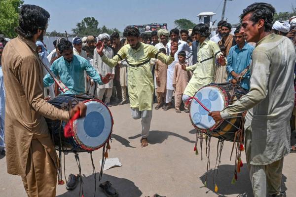 Rhythmic drums and spirited dancing are o<em></em>nce again bringing life to the shrines of Pakistan's saints, wher<em></em>e festivals are returning. Photo: AFP 