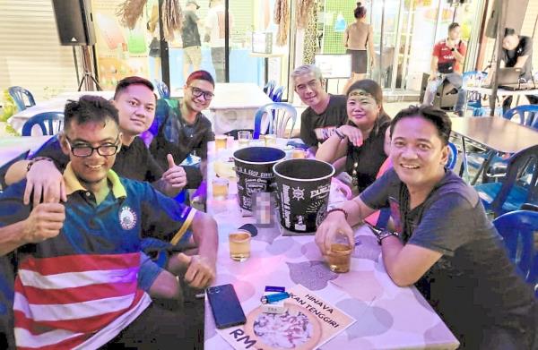 Lester (right) havin<em></em>g some drinks with close friends. Lester says the Kaamatan bazaar has never lost its allure as an avenue to bring the people together despite being held without fail each year except during the Covid-19 period.