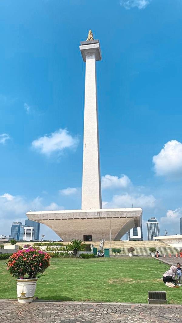 The Natio<em></em>nal Mo<em></em>nument at Jakarta’s Merdeka Square is wher<em></em>e you will find the first Indo<em></em>nesian flag that was hoisted on its Independence Day.