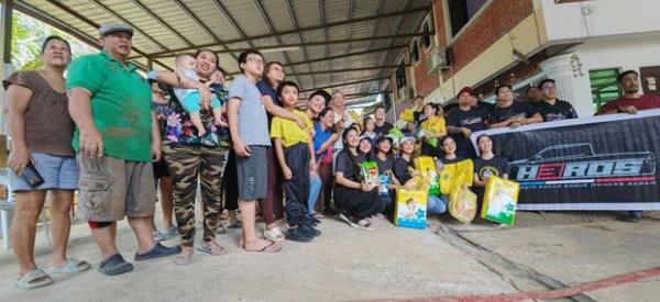 A group photo of the 2024 Unduk Ngadau finalists and organising committee, members of Hilux Revo Rocco Rogue Owners Sabah (Heroes) and recipients posed for a group photo after the simple presentation of food baskets at the Molidu Hall in Penampang on Thursday (July 4).