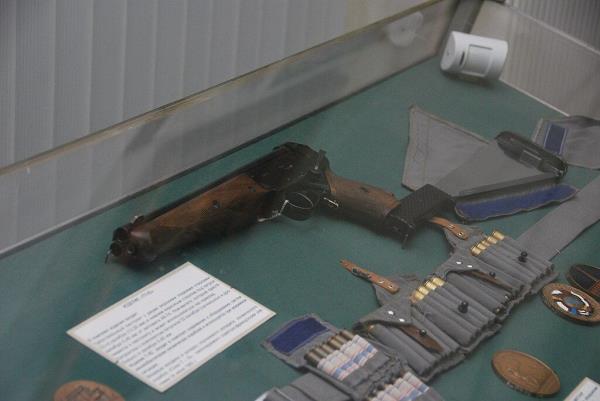 The triple-barreled TP-82 pistol with its various accoutrements on display at Saint-Petersburg Artillery museum