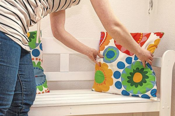 Home stagers will remove perso<em></em>nal items and eye-catching decorative pieces when preparing your house for the market.  Photo: Kai Remmers/dpa