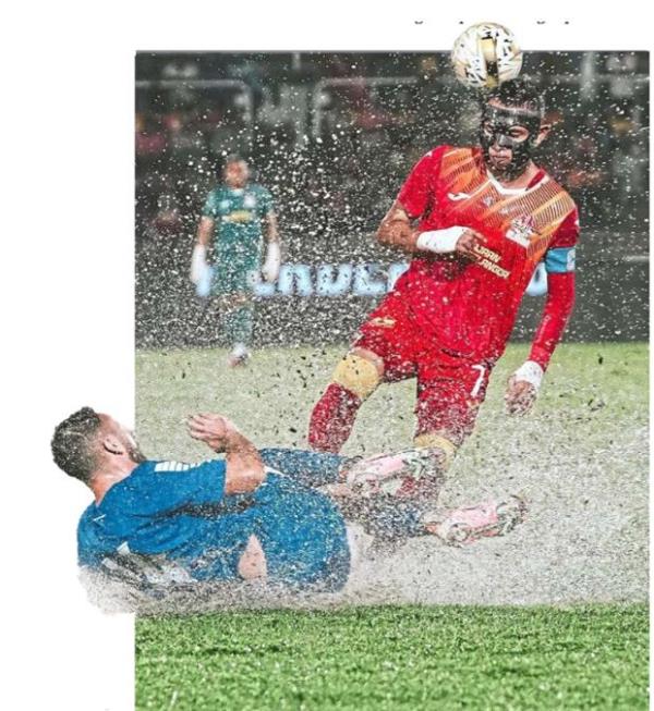 Giving a good fight: Selangor’s Faisal Halim (right) is challenged by a Singapore selection player in the Sultan of Selangor Cup match at the Merdeka Stadium. — Selangor FC