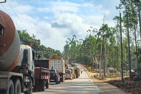 Private and co<em></em>nstruction vehicles travel in traffic on July 25, 2024, on a road leading to Nusantara in North Penajam Paser regency, East Kalimantan.