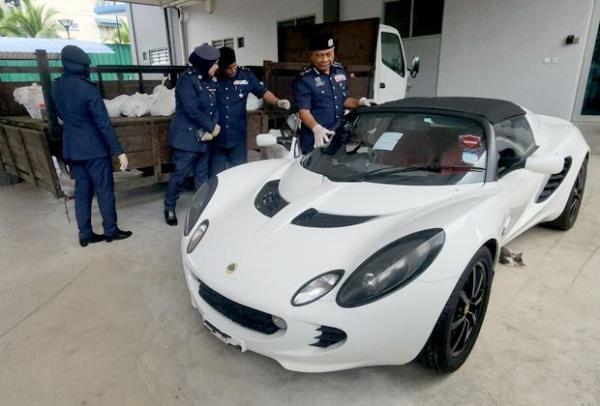 马六甲海关最新查获锡粉、豪华车等违禁品