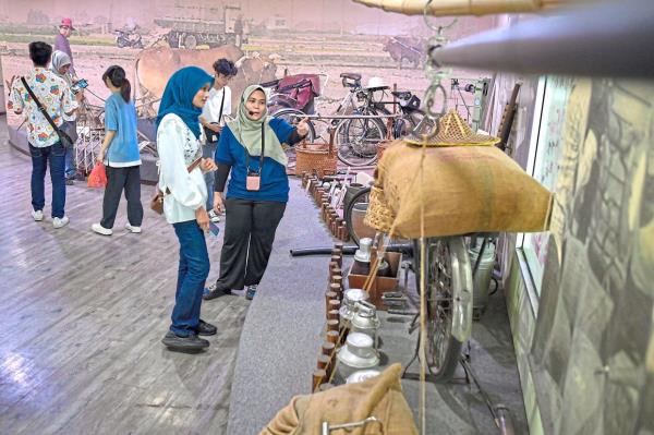 Learn all about the history and cultivation of padi at the Paddy Gallery.