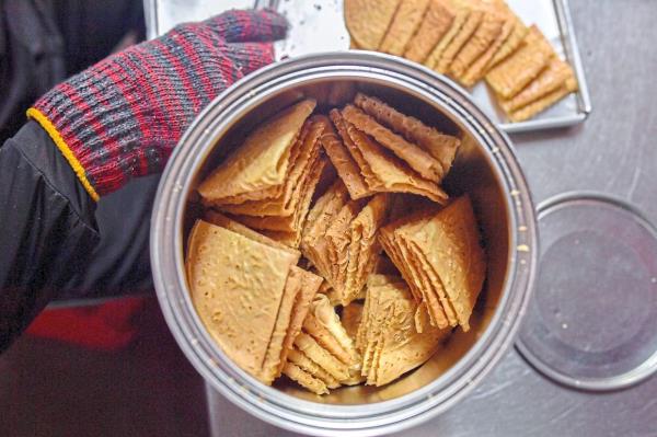 Ah Ma House specialises in making kuih kapit the traditional way. The space is also a museum of sorts, with displays of ‘old school’ items from decades ago.