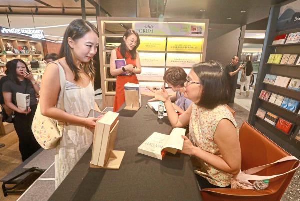 Cho (right) pictured at a book promotion event at Eslite in Kuala Lumpur last month. Photo: The Star/Shaari Chemat 