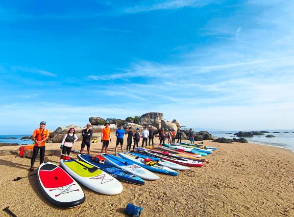 Paddlers posing at Pulau Tikus. – Photo courtesy of Penang SUP Community