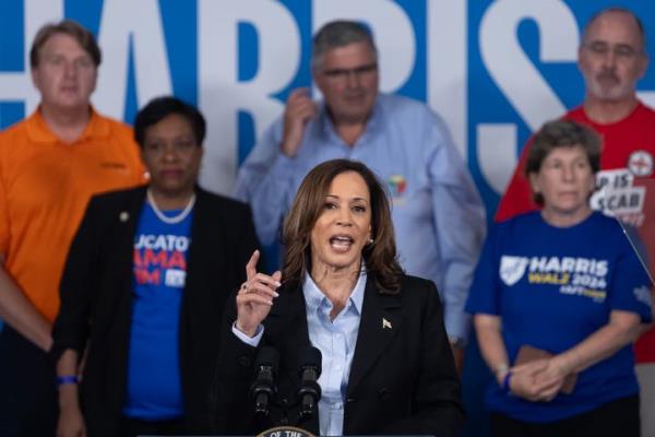 Vice President Kamala Harris speaks at a Mo<em></em>nday campaign event in Detroit.