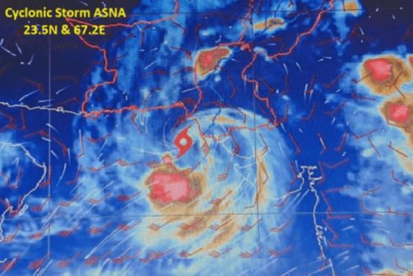 This satellite image captured at 9:30pm on Aug 30 shows a deep depression over the Arabian Sea, about 120km away from Karachi. — PMD 