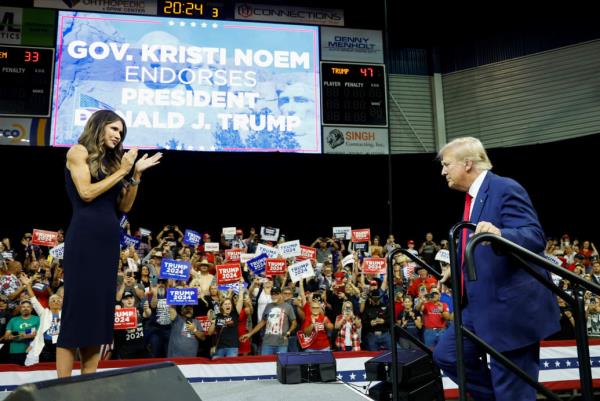 Kristi Noem welcomes Do<em></em>nald Trump on a stage in South Dakota.