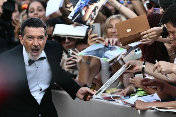 Anto<em></em>nio Banderas reacts on  the red carpet during the Venice Film Festival on August 30, 2024.