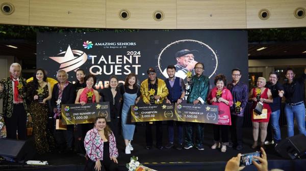 (2nd from left) Robert Tan (Talent Quest finalist), Tay (People’s Choice), Moses Melfor<em></em>d (finalist), Queenie Yaw (from Amazing Seniors), Lim (2nd Runner Up), Judges Joanne Kam, Diong Chae Lian, Joyce Goh, Monteiro, Prof. Dr. Nahar (another Judge), Amizan, finalists Sally Wong, John Khoo and Gertrude Michael, Low and Jasmin.The Talent Quest winners with the organisers.